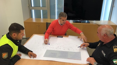 El concejal de Seguridad Ciudadana de Granada, César Díaz, coordinando el despliegue de la UME (AYUNTAMIENTO) 