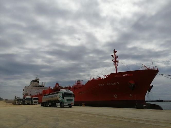 Imagen de un buque de mercancías en el Puerto de Motril (AUTORIDAD PORTUARIA DE MOTRIL) 