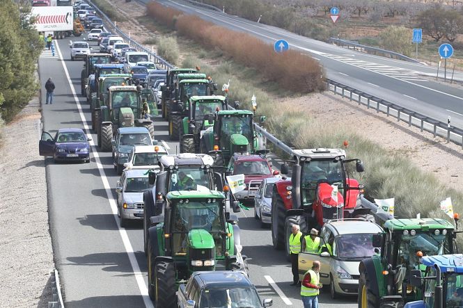 Agricultores y ganaderos ofrecen su ayuda para desinfectar 