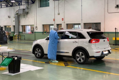 Test rápido realizado sin bajarse el paciente de su propio vehículo (JUNTA)