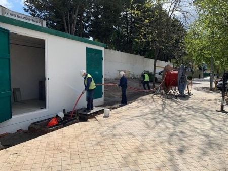 Técnicos de Endesa instalando el nuevo cableado (ENDESA) Técnicos de Endesa instalando el nuevo cableado (ENDESA)
