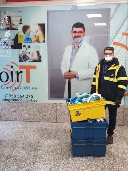 Personal de Correos recoge máscaras de buceo para su posterior uso sanitario (CORREOS) 