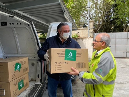 Pablo García entregó las mascarillas a Diputación (JUNTA) Pablo García entregó las mascarillas a Diputación (JUNTA)