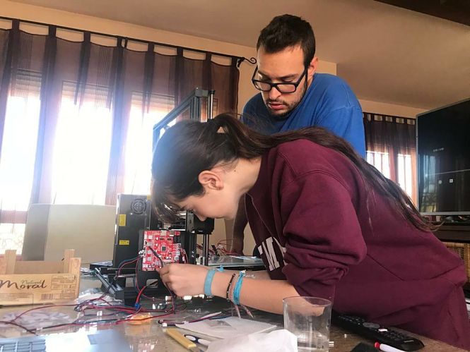 Imagen de la elaboración de las pantallas (AYTO. BAZA) 