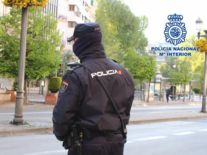 Un agente de la Policía Nacional (POLICÍA NACIONAL) 