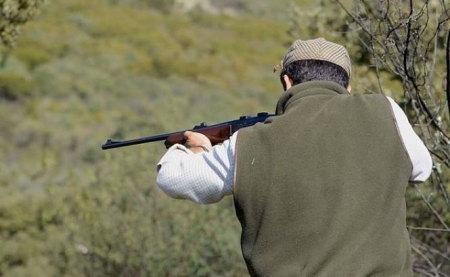Un cazador apunta a su presa (HOY. ES) 