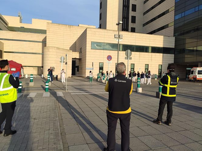 Aplauso de Correos a personal del Clínico (CORREOS) 