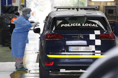 Realizan tests para el coronavirus a sanitarios y cuerpos de seguridad en la ITV de Albolote-Peligros (ÁLEX CÁMARA / EUROPA PRESS) 