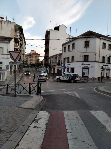 Imagen de un control policial en una calle de Baza (AYTO. BAZA) Imagen de un control policial en una calle de Baza (AYTO. BAZA)