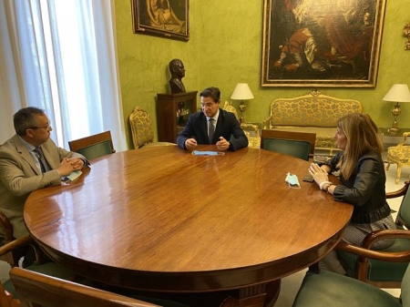 Reunión entre Ayuntamiento y caseteros donde se ha acordado la suspensión del Corpus (AYUNTAMIENTO GRANADA) 