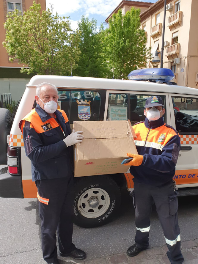 Protección Civil ha entregado el material (AYTO. ALMUÑECAR) 