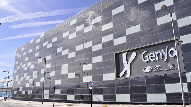 Fachada del edificio de GENYO (UGR) 