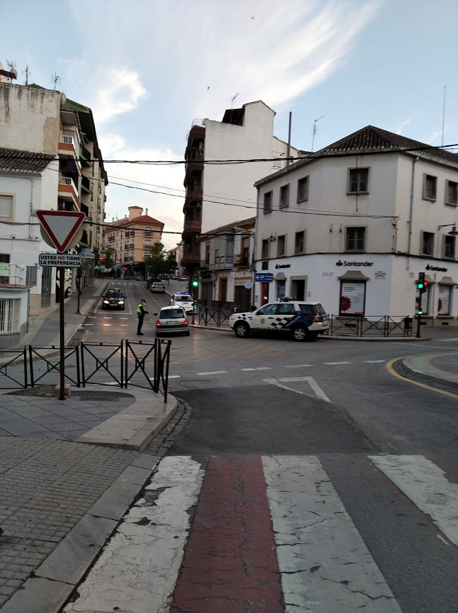 Imagen de un control policial en una calle de Baza (AYTO. BAZA)