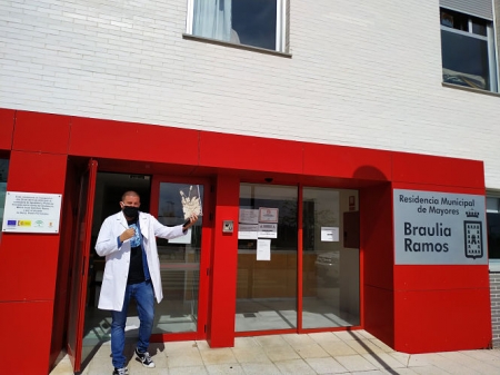 Salvaorejas entregados en la Residencia de Mayores (AYTO. BAZA) 