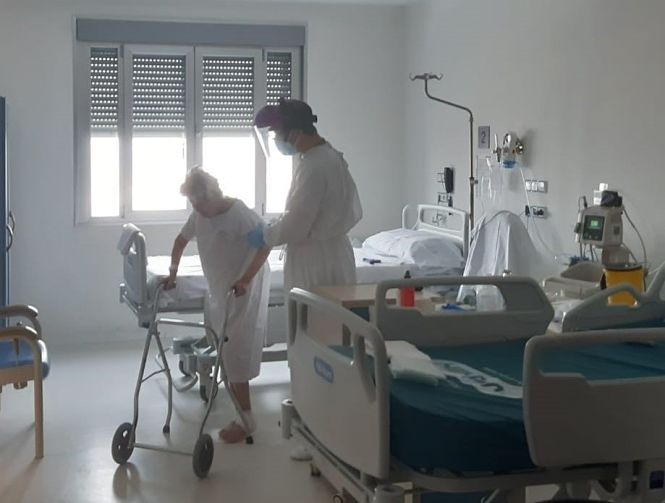 Terapia de rehabilitación física a paciente (JUNTA DE ANDALUCÍA) 