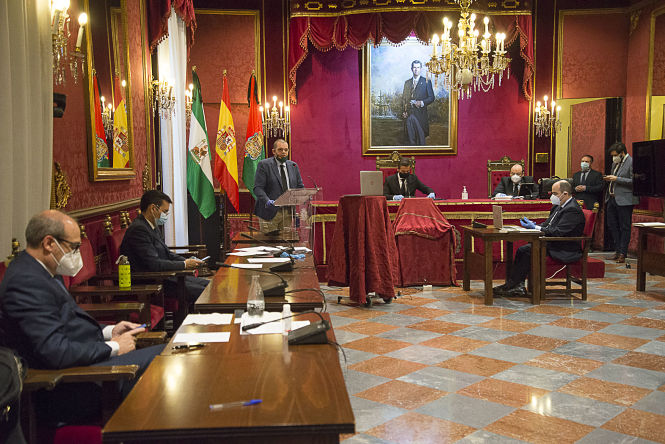 Pleno extraordinario del Ayuntamiento de Granada (JAVIER ALGARRA) 