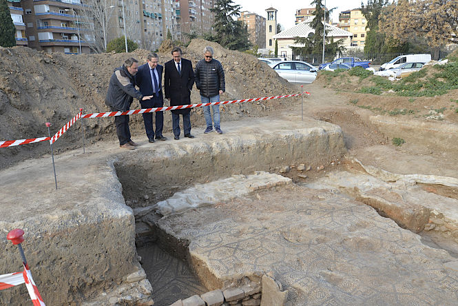 Visita a las obras de la Plaza Poeta Rafael Guillén (JAVIER ALGARRA/ARCHIVO)