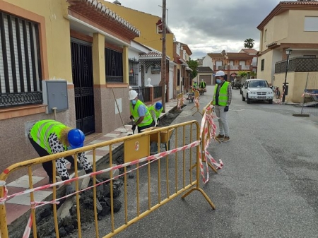 Obreros trabajando en Vegas del Genil (AYTO. VEGAS DEL GENIL) 