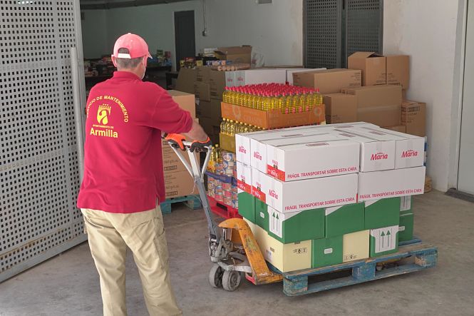 Alimentos donados por el Parque Comercial Nevada (AYTO. ARMILLA)