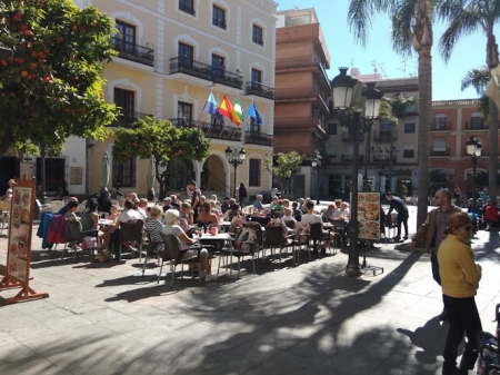 Terraza de un bar de Almuñécar (AYTO. ALMUÑECAR) 