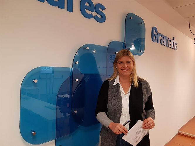   La portavoz del grupo popular en la Diputación de Granada, Inmaculada Hernández (PP)