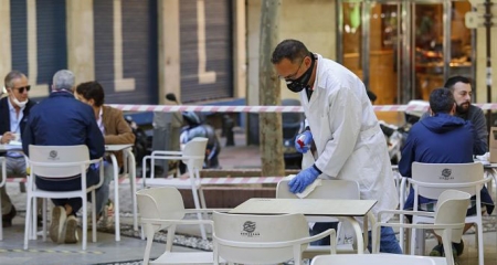 Granada comienza a abrir terrazas en el inicio de la fase 1 (EUROPA PRESS / ÁLEX CÁMARA) 