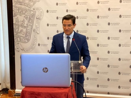 El alcalde de Granada, Luis Salvador, en rueda de prensa telemática (AYUNTAMIENTO)