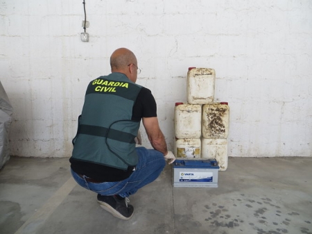 Gasoil y batería recuperados (GUARDIA CIVIL) 
