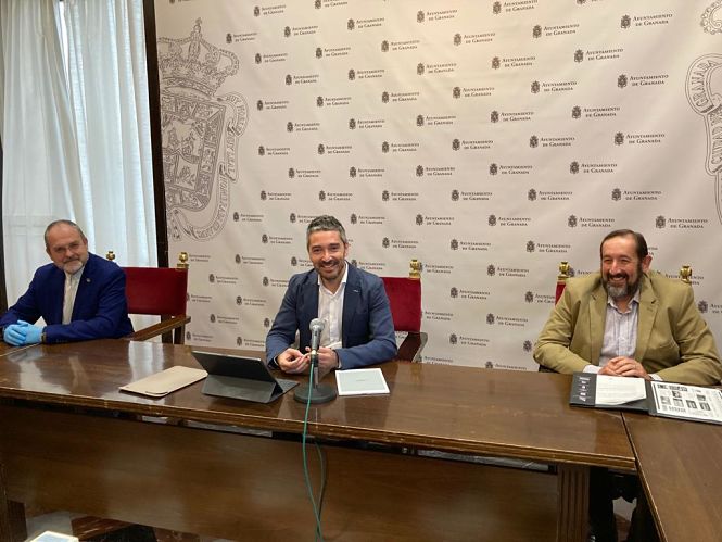 El edil de Turismo, Manuel Olivares, en rueda de prensa (AYTO. GRANADA) 