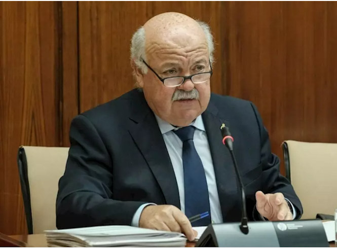 El consejero de Salud y Familias, Jesús Aguirre, comparece en comisión parlamentaria (PARLAMENTO DE ANDALUCÍA)