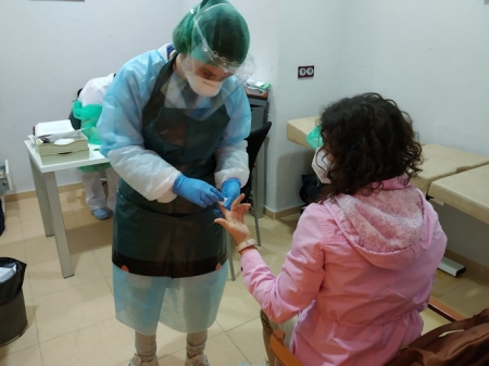 Realización del Test PCR a un empleado municipal de Almuñécar (AYTO. ALMUÑECAR)