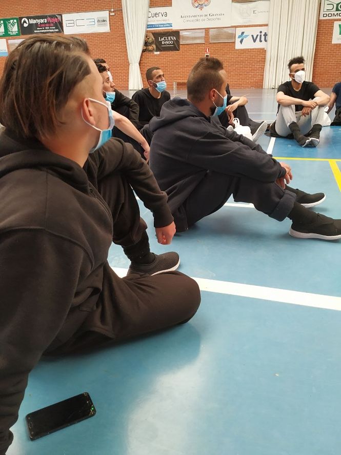 Inmigrantes acogidos en el pabellón Paquillo Fernández de Granada (APDHA) 