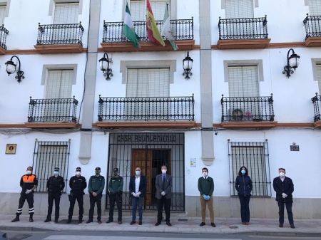 Minuto de silencio a las puertas del Ayuntamiento de Pinos Puente (AYTO. PINOS PUENTE) Minuto de silencio a las puertas del Ayuntamiento de Pinos Puente (AYTO. PINOS PUENTE)