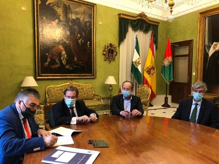 Imagen de la firma del convenio (JUNTA) 