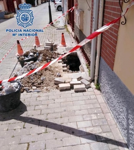 Acometida ilegal localizada en la viviendac(POLICÍA NACIONAL) 