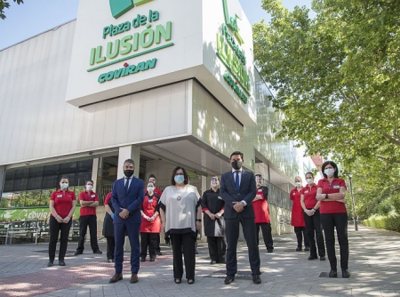 Visita de Luis Salvador y Manuel Olivares a Covirán (JAVIER ALGARRA / AYUNTAMIENTO)