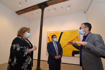 José Entrena y Fatima Gómez han inaugurado la expocisión (R. MARTÍNEZ / DIPUTACIÓN)