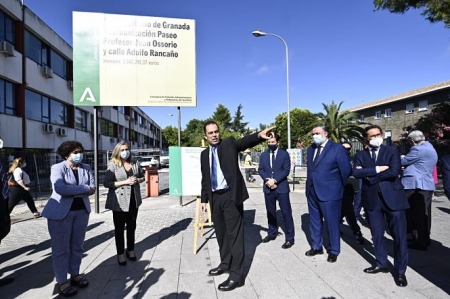 Marifrán Carazo y Pilar Aranda durante la visita a los Paseíllos Universitarios (JUNTA) 