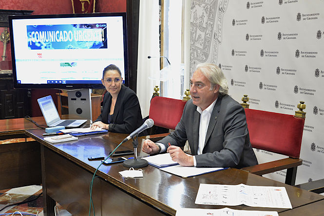 El concejal de Deportes, José Antonio Huertas, en rueda de prensa (JAVIER ALGARRA /AYUNTAMIENTO) 