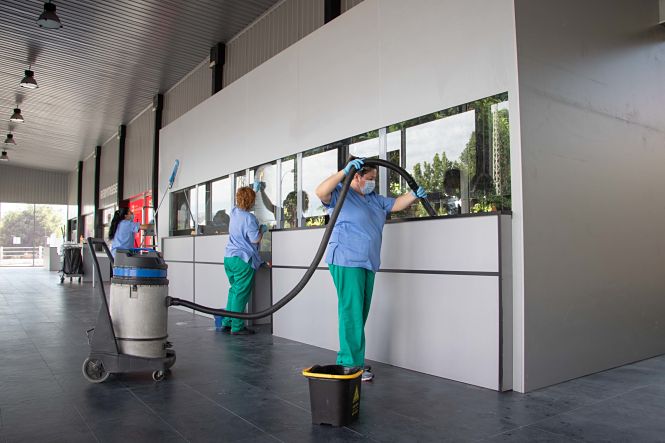 Tareas de limpieza y desinfección en la Feria de Muestras (FERMASA)