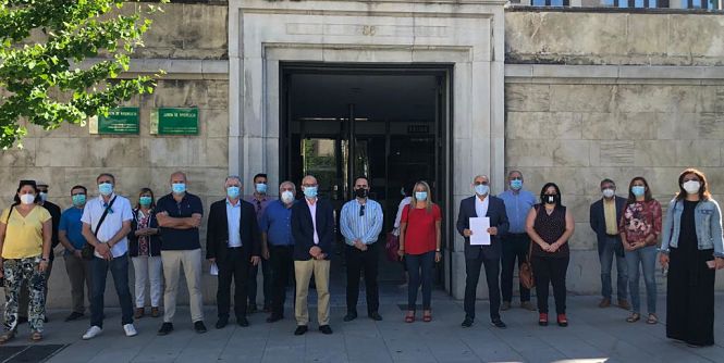 Alcaldes en la sede de la Junta (PSOE) 