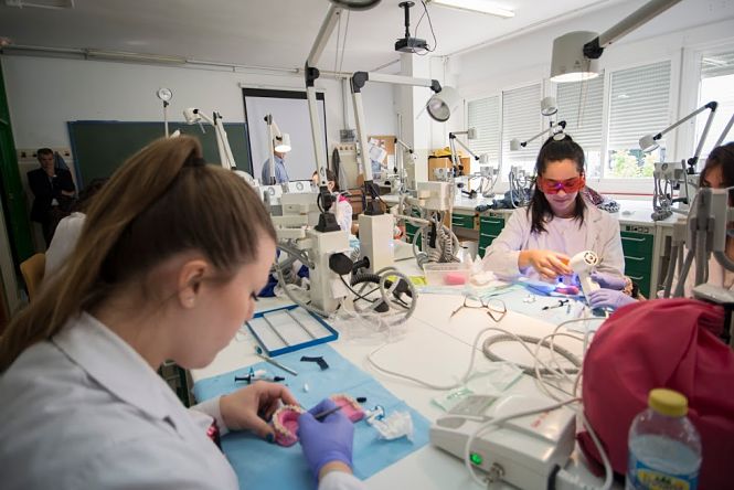 Módulo de FP en el IES Aynadamar (JUNTA) 