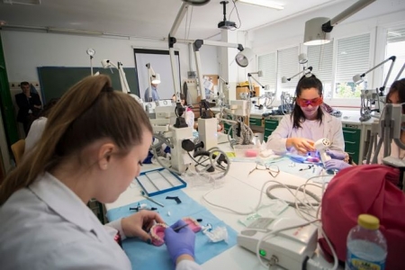 Módulo de FP en el IES Aynadamar (JUNTA) Módulo de FP en el IES Aynadamar (JUNTA)