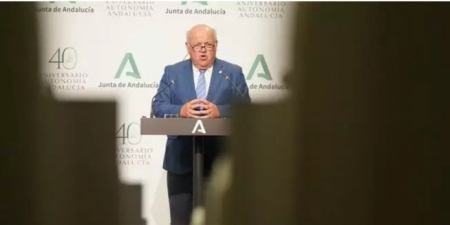El consejero de Salud y Familias, Jesús Aguirre, durante la rueda de prensa (JUNTA)