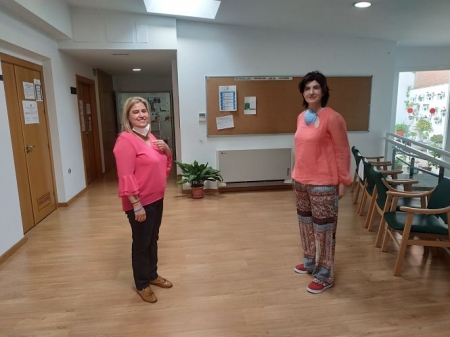 Nuria Gutiérrez (PSOE) Y Elisa Cabrerizo (PODEMOS) en el Centro de Mayores de La Chana (PSOE) Nuria Gutiérrez (PSOE) Y Elisa Cabrerizo (PODEMOS) en el Centro de Mayores de La Chana (PSOE)