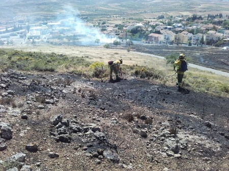 Bomberos del Infoca trabajando en un incendio (INFOCA / ARCHIVO) 