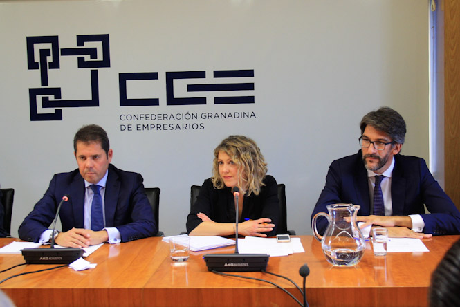 Miembros de la driectiva de la CGE en rueda de prensa (CGE)