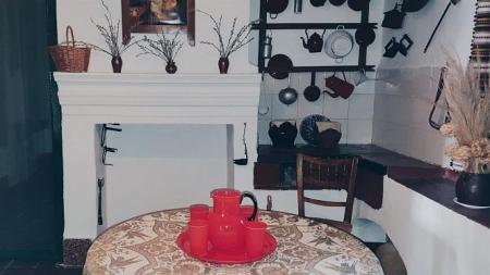 Juego de jarra y vasos cedidos a la Casa Museo Federico García Lorca (AYUNTAMIENTO DE VALDERRUBIO) 