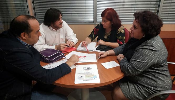 Colectivos ferroviarios reunidos con el PSOE en imagen de archivo (AMIGOS FERROCARRIL BAZA) 