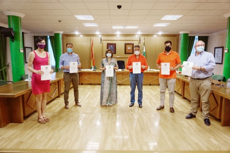 La Alcaldesa de Armilla, Loli Cañavate, junto a los portavoces de los distintos grupos políticos al finalizar el pleno semipresencial (AYTO. ARMILLA)